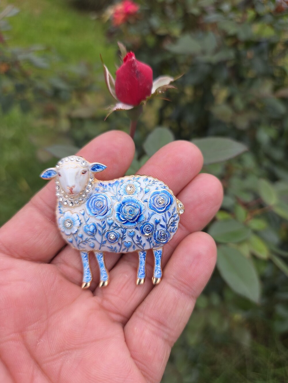 Lamb Brooch - Picture 5 of 5